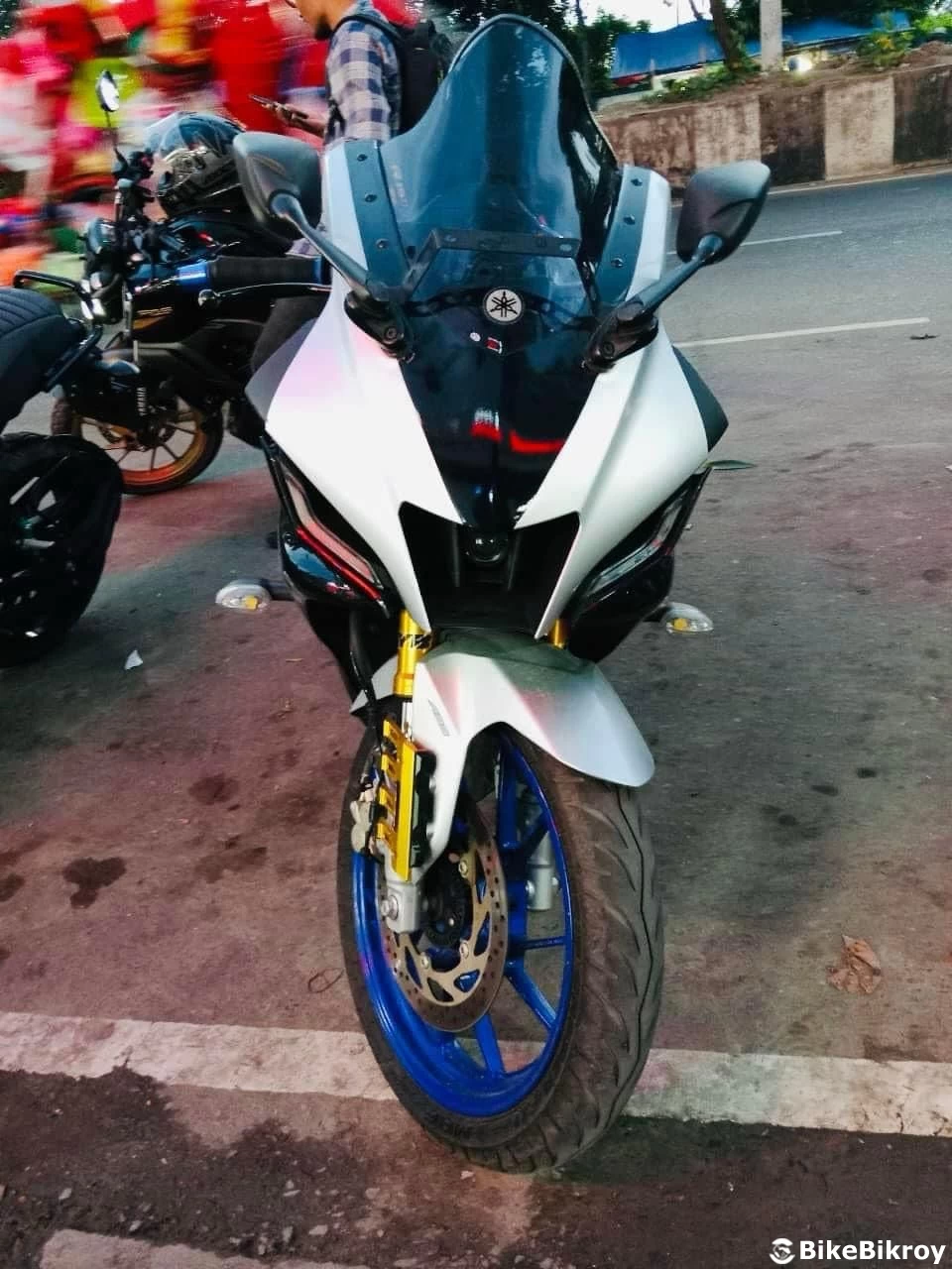 Yamaha R15M Official